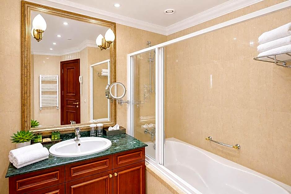 Crystal Palace Boutique Hotel
