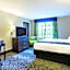 La Quinta Inn & Suites by Wyndham Clearwater South