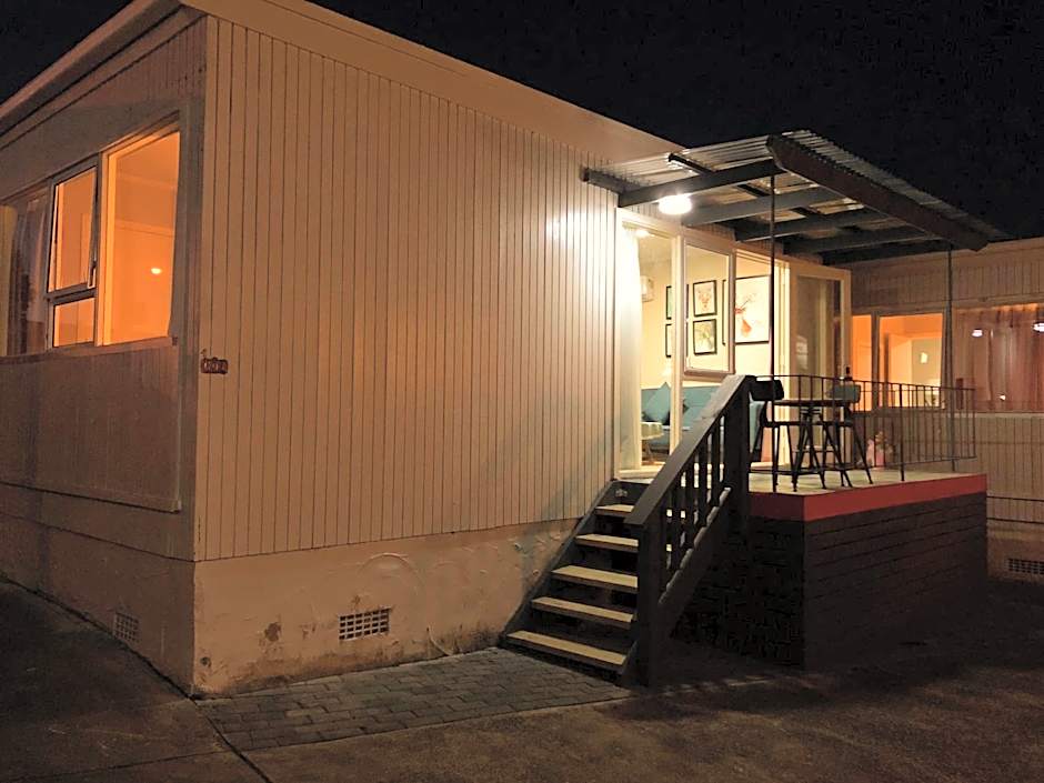 PUPUKE MANOR MOTEL