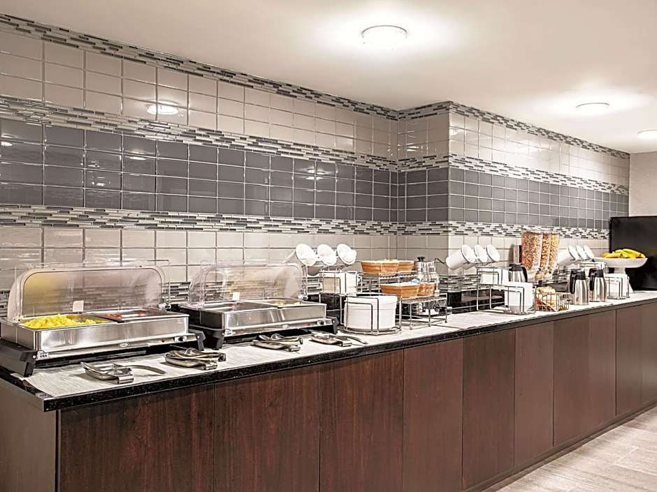 La Quinta Inn & Suites by Wyndham Baltimore N/White Marsh