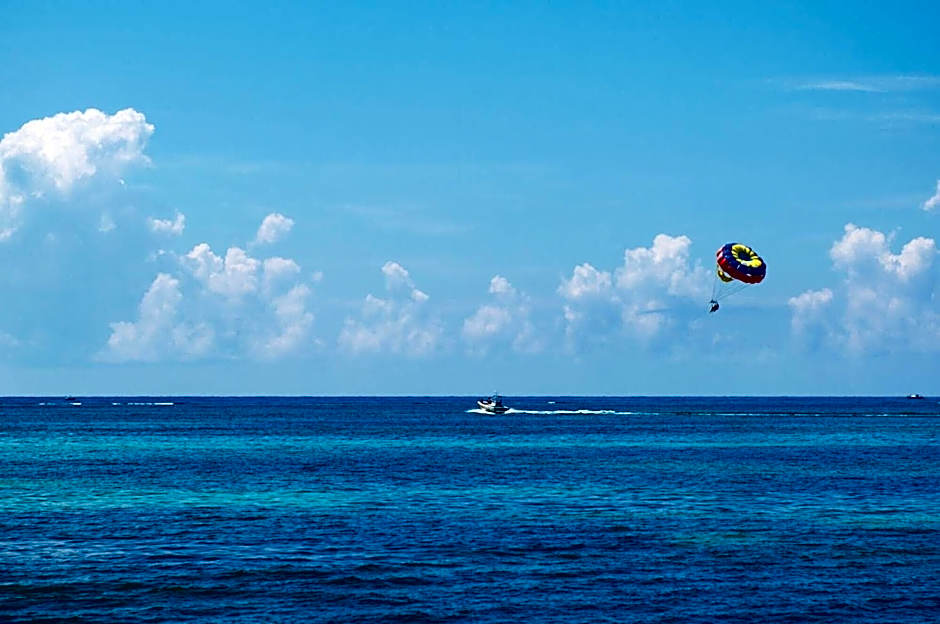 Aqua Vista Beachfront Suites
