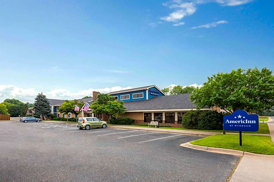 AmericInn by Wyndham North Branch