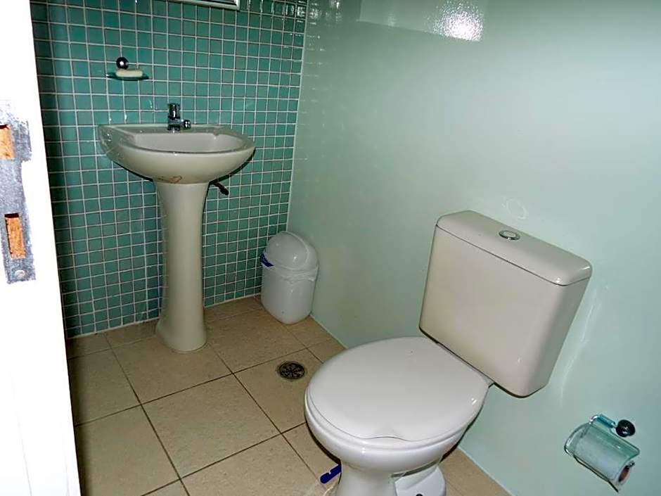 SOBRADO-BERTIOGA-Uso exclusivo para grupos de até 12 pessoas em 1 até 4 suítes