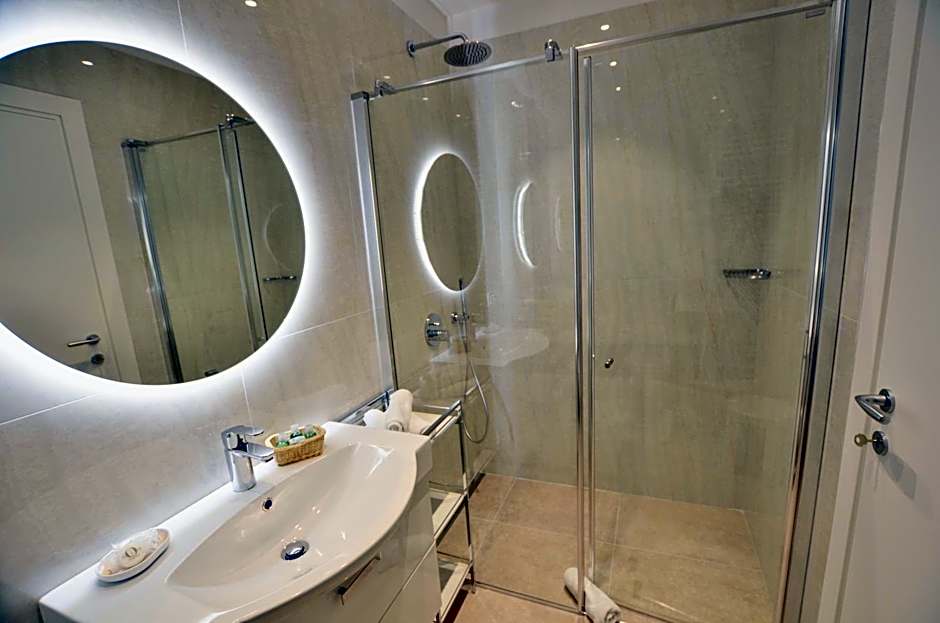 Villa Phoenix - Lake Apartments