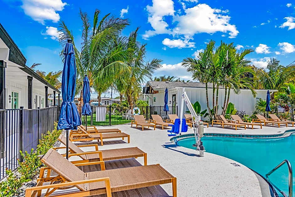 Pelican Post at Anna Maria Island Inn