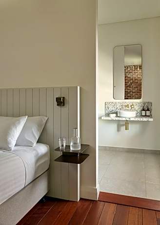 Helen Bath Suite