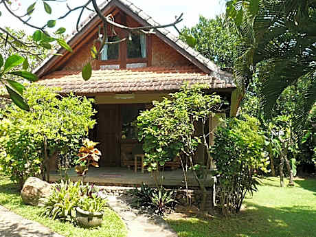 Bungalow with Garden View