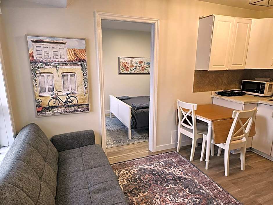 JstLikeHome - Old Ottawa Suite & Guesthouse