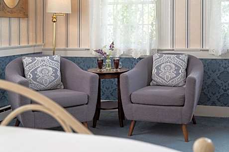 Queen Room with Fireplace