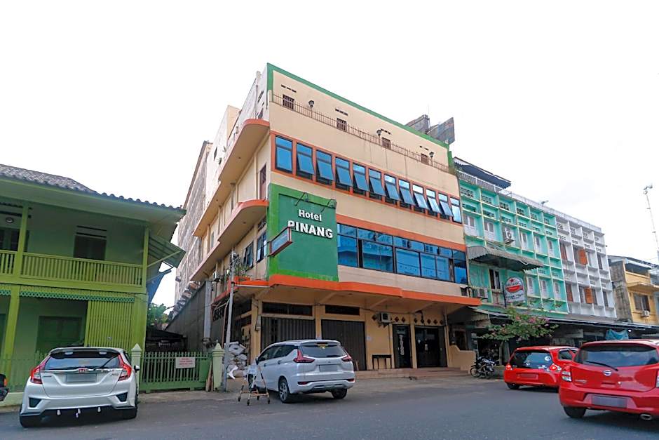 RedDoorz Plus near WTC Batanghari Mall
