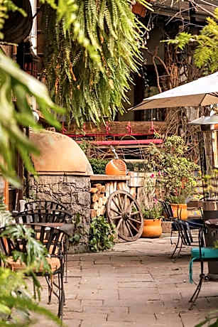 Meson De Leyendas Breakfast & Downtown