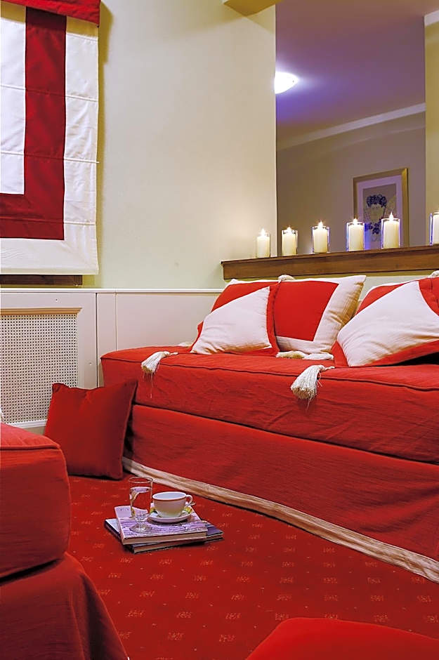 Country Club Hotel & Suites