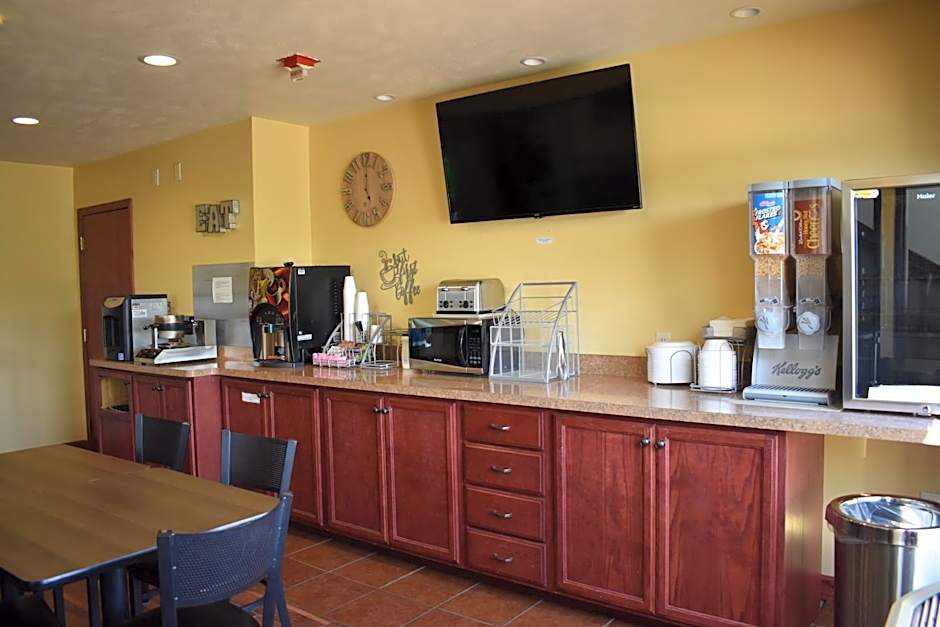 Heartland Hotel & Suites