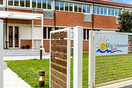 Eliopoli Beach Hostel & Restaurant