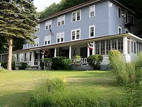 Inn at Starlight Lake & Restaurant