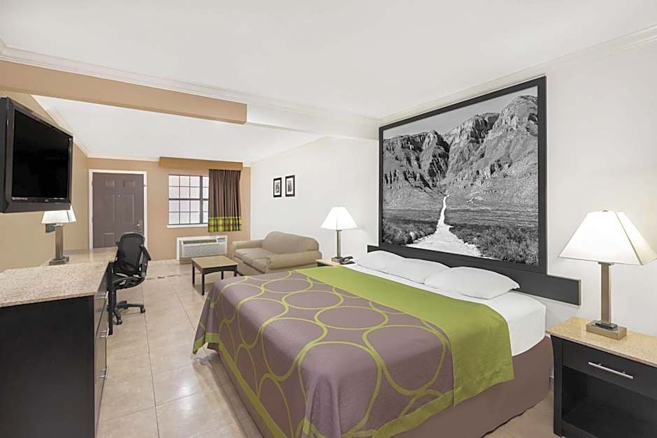 Super 8 by Wyndham McAllen/Downtown