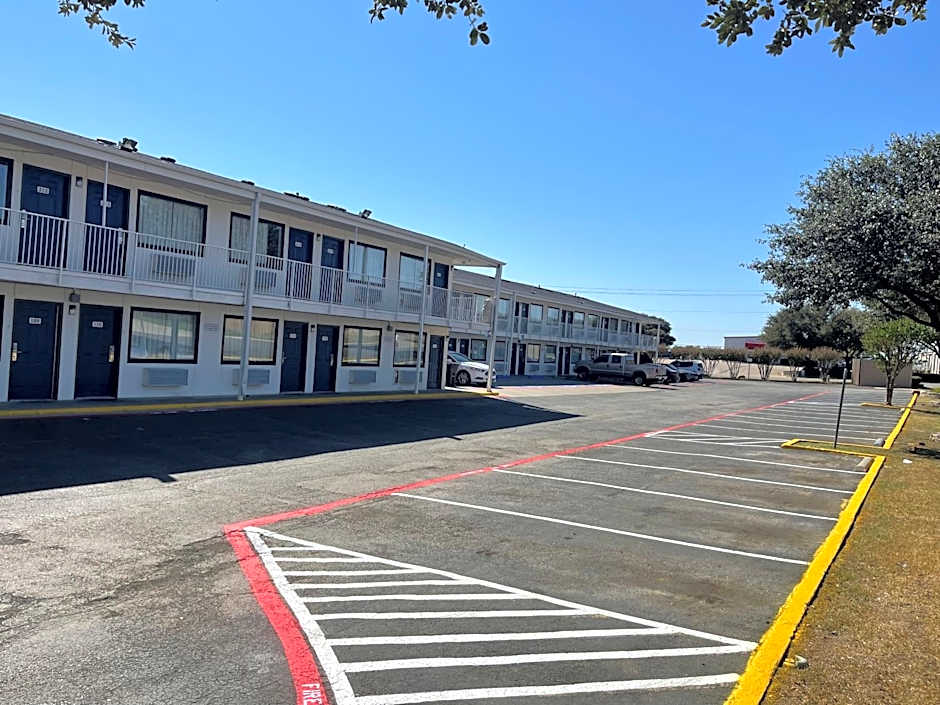 Motel 6 Denton, TX - UNT