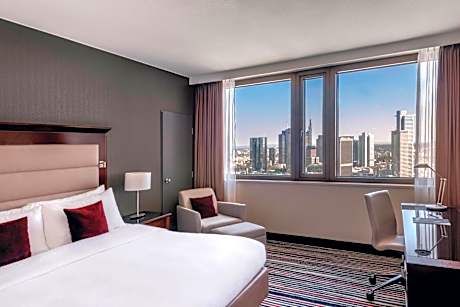 High Floor Skyline View, Guest room, 1 King, Skyline view