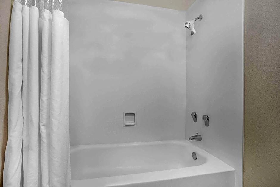 Super 8 by Wyndham Austell/Six Flags