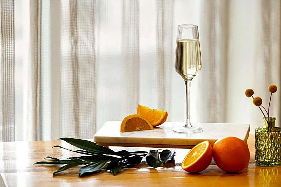 Hotel Indigo Naperville Riverwalk By IHG