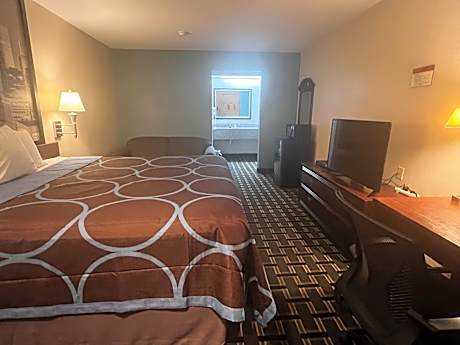 1 King Bed Smoking