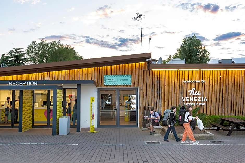 hu Venezia Camping in Town