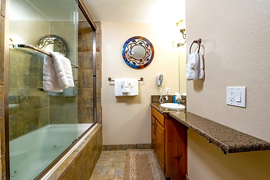 Carriage House Condominiums by All Seasons Resort Lodging