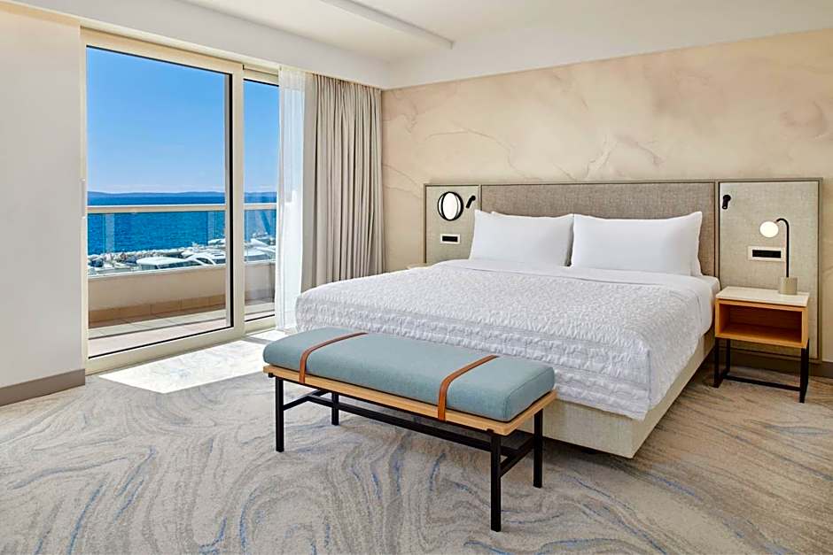 Le Meridien Lav Split