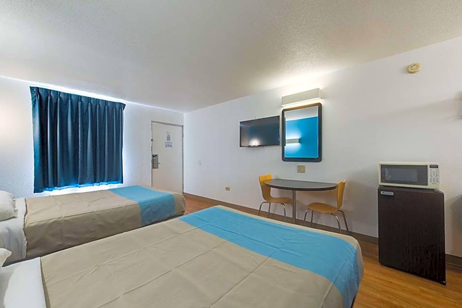 Motel 6 Kingston