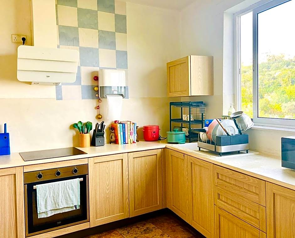 Follow the Sun Boutique Hostel - Pool, Breakfast & Sea Views