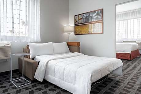 One Bedroom Suite, 1 Bedroom Suite, 1 Queen, Sofa bed