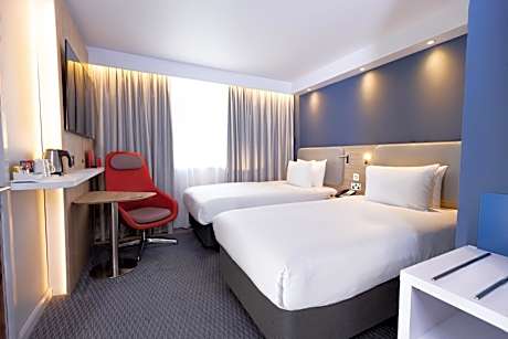 Standard Twin Room with Free Hot Breakfast