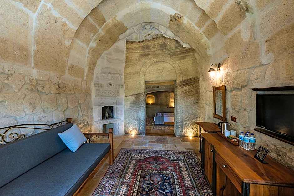 Sarnich Cave Suites