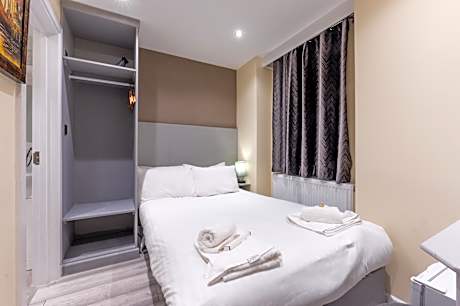 Small Deluxe Double Room