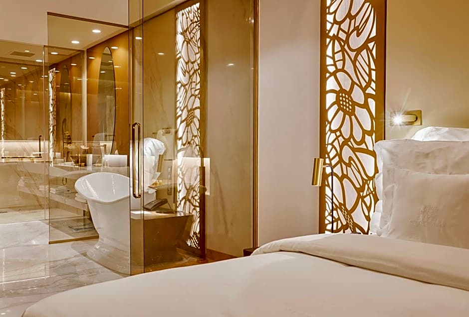 Savoy Palace - The Leading Hotels of the World - Savoy Signature