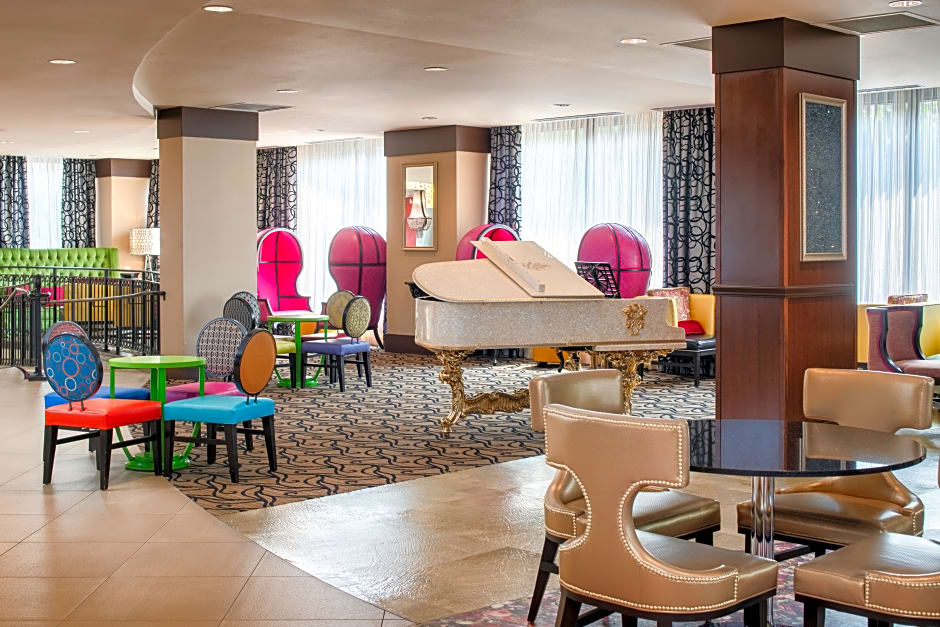 Staypineapple at The Maxwell Hotel