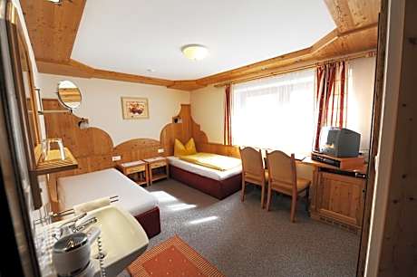 Economy Twin Room