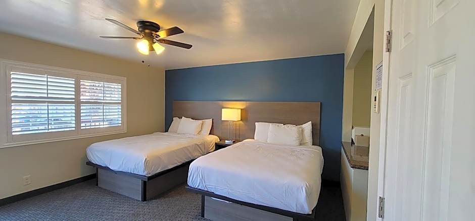 Beachwalker Inn & Suites