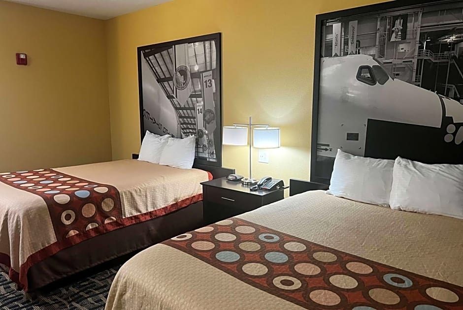 Super 8 by Wyndham Pasadena