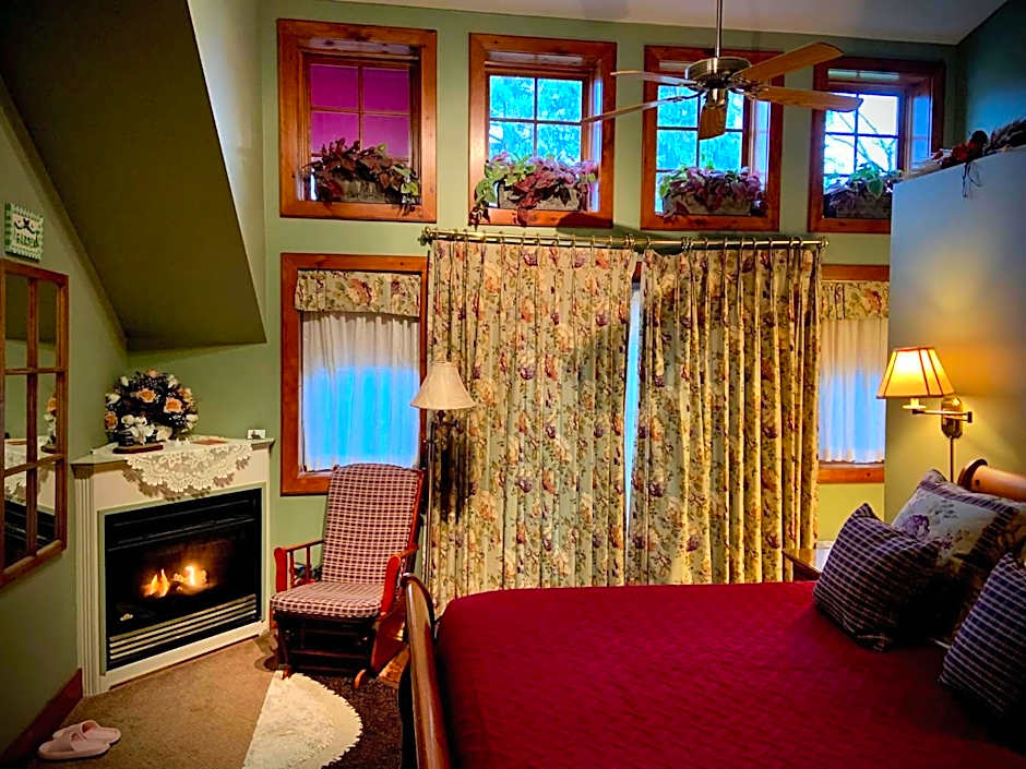 WeatherPine Inn