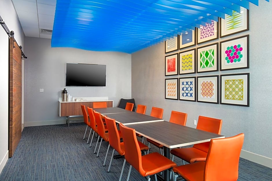 Holiday Inn Express Visalia - Sequoia Gateway Area By IHG