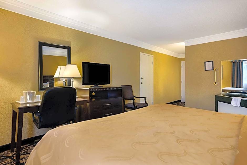 Quality Inn & Suites Syracuse Fairgrounds