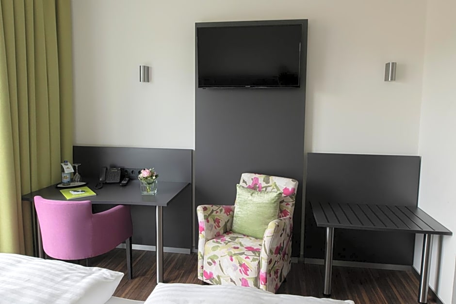 Photo 1 of 4 of Double Room