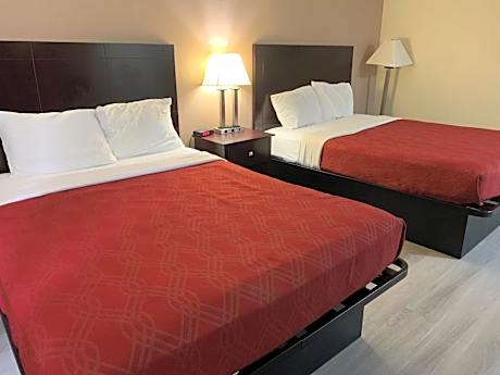 Queen Suite with Two Queen Beds - No Pets/Non-Smoking