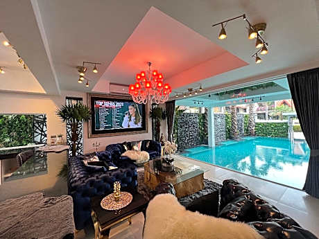 8-Bedroom Deluxe Art Pool Villa