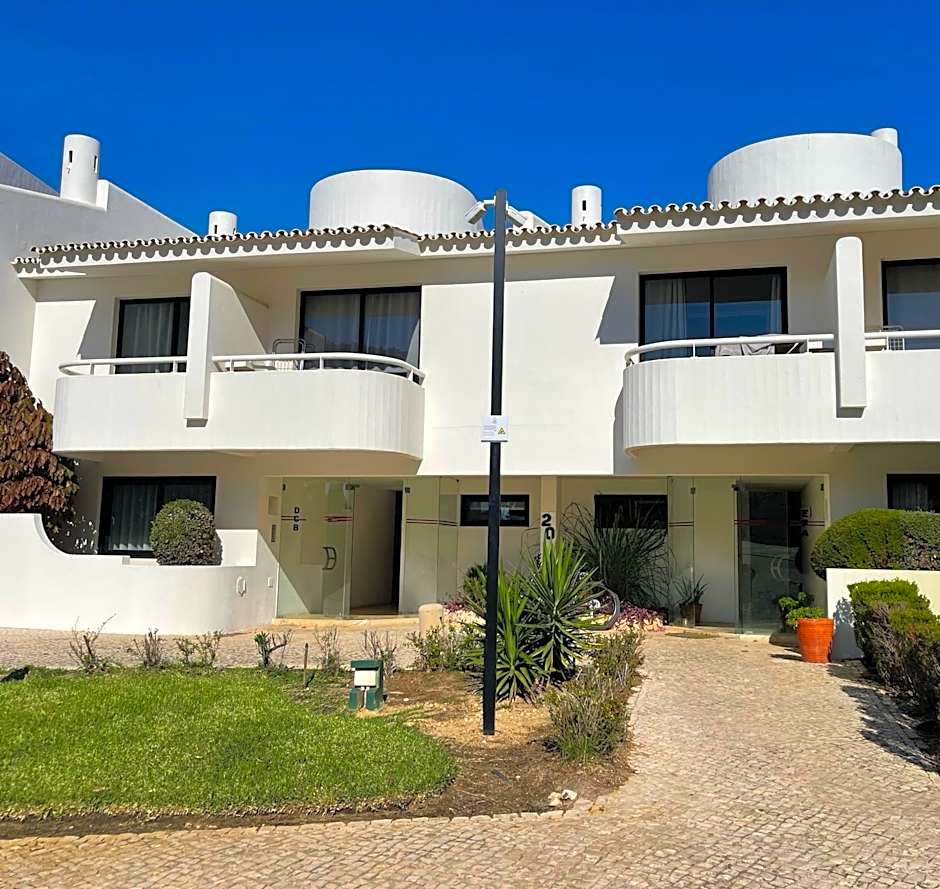 Scarlet's Place - 1 bed Victory Village Quinta Do Lago - beach, nature, lakes