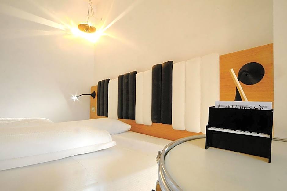 Hotel Franklin Feel The Sound