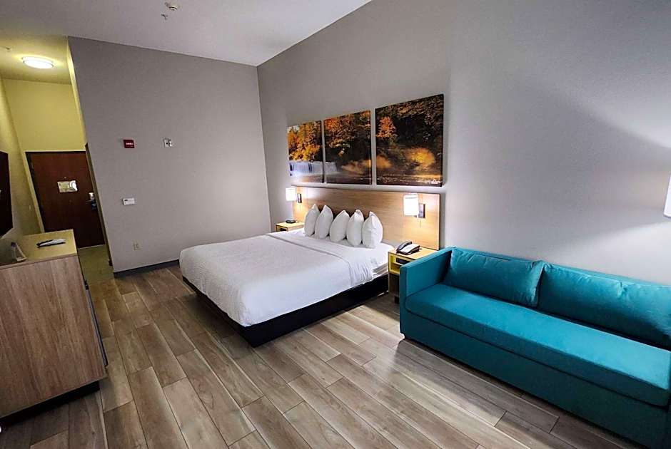 Days Inn & Suites by Wyndham Russellville