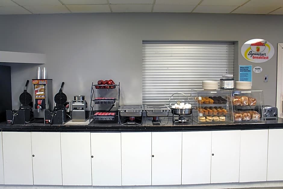 Super 8 by Wyndham Edmonton South