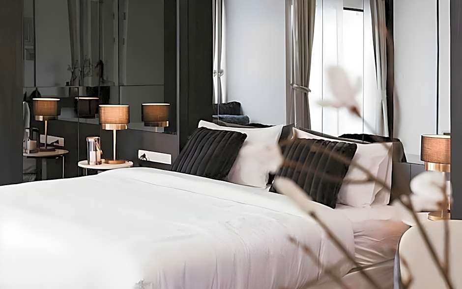 Qlosest Hotel